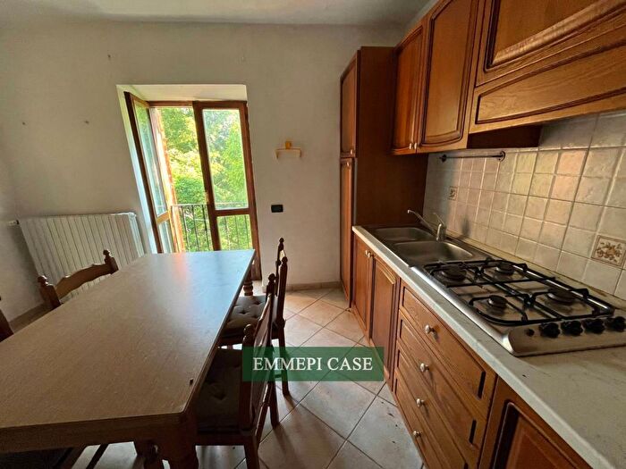 Casa quadrilocale in vendita in Via Comini di Vasco, Monastero di Vasco