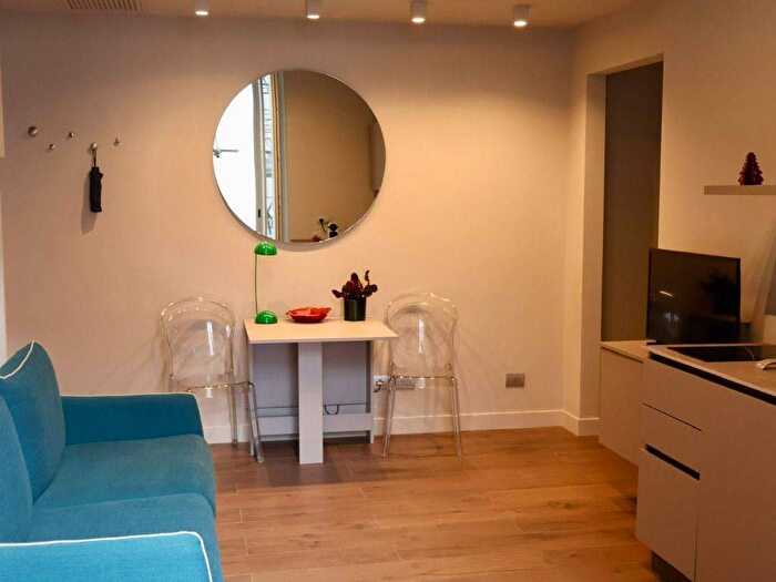 Appartamento bilocale in affitto in Via Costanza, Washington, Milano