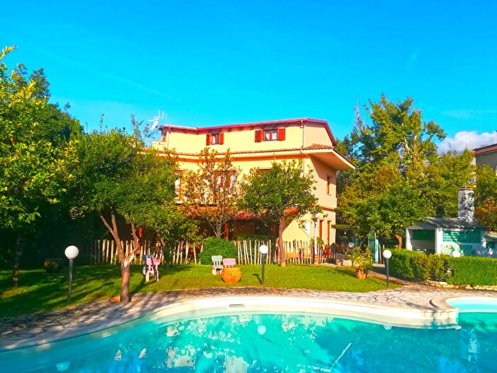 Casa con 18 locali in vendita in degli Orti, Formia