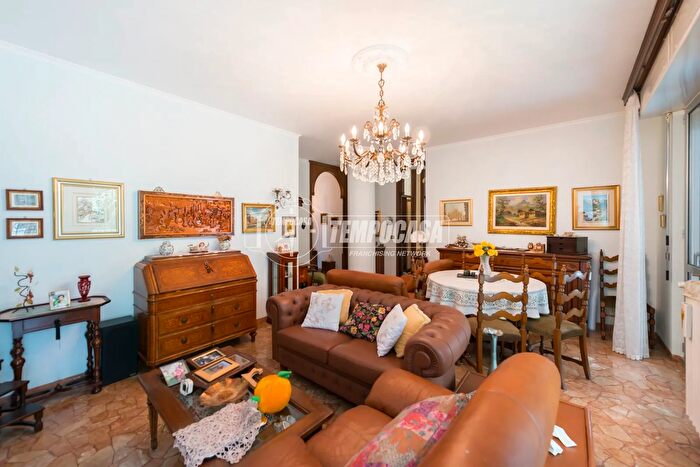 Appartamento trilocale in vendita in Via degli Anemoni, Milano