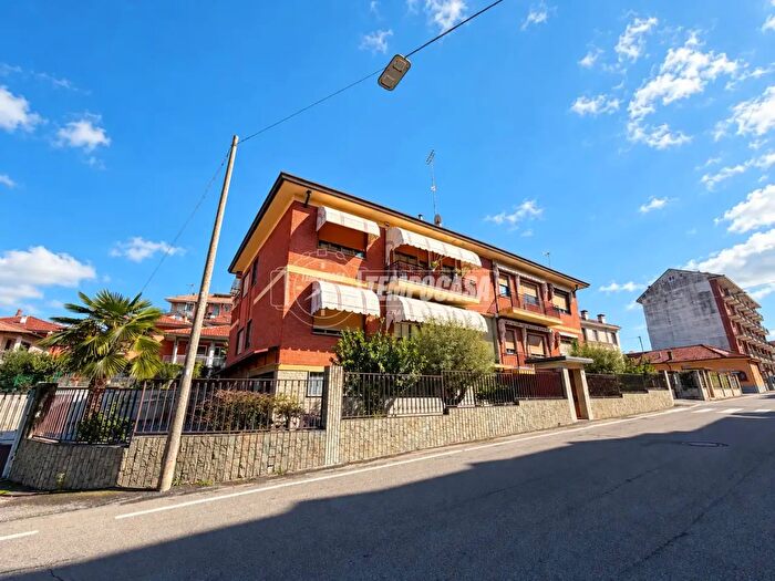 Appartamento con 7 locali in vendita in Via Orfanotrofio, Fossano