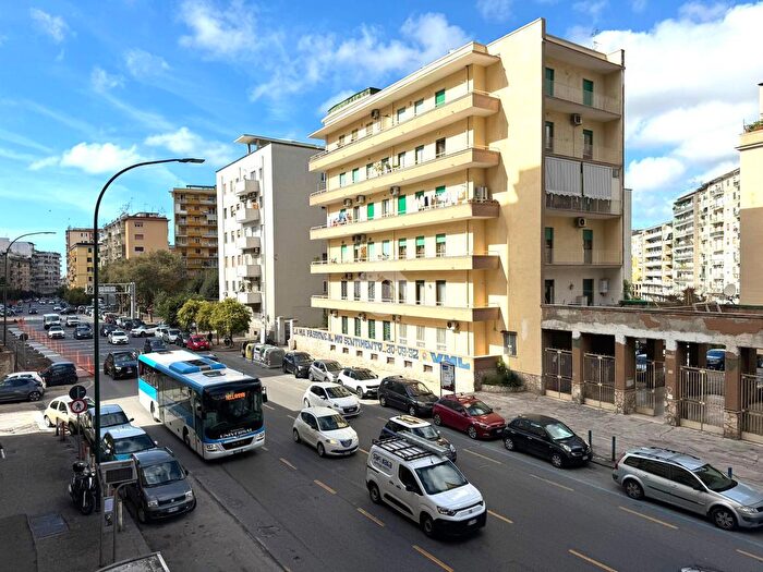 Appartamento quadrilocale in vendita in Via Fuorigrotta, Napoli