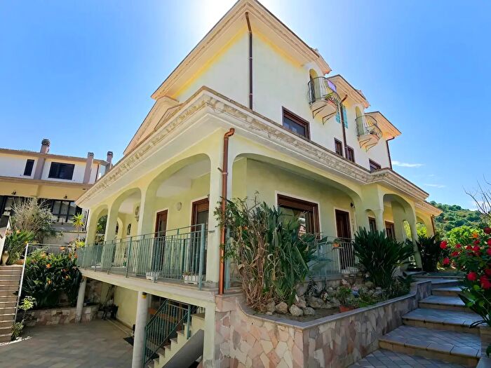 Casa con 8 locali in vendita in Via su Murdegu, Muravera