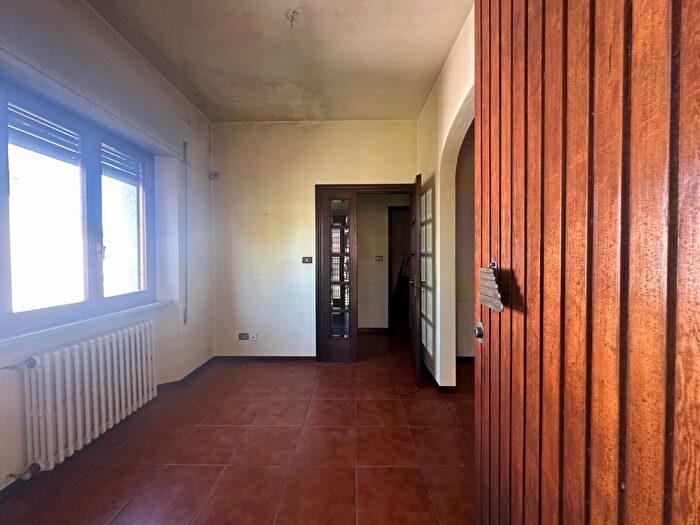 Casa con 9 locali in vendita in Lucca