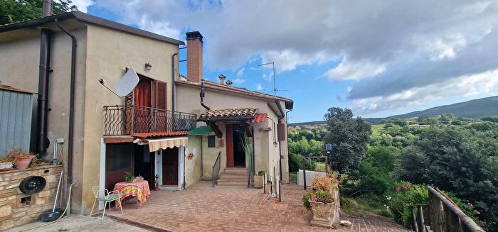 Casa quadrilocale in vendita in Loc Cainara, Massa Martana