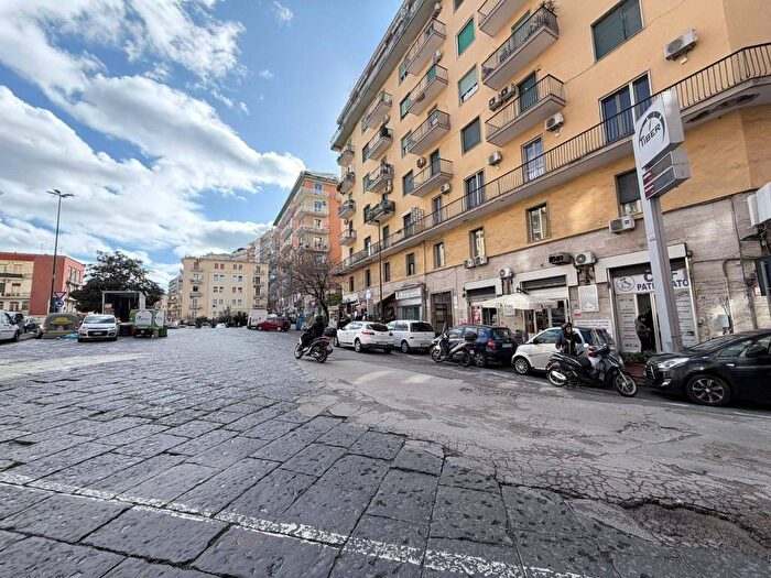 Appartamento bilocale in affitto in Piazza Leonardo, Piazza Canneto Salvator Rosa, Napoli