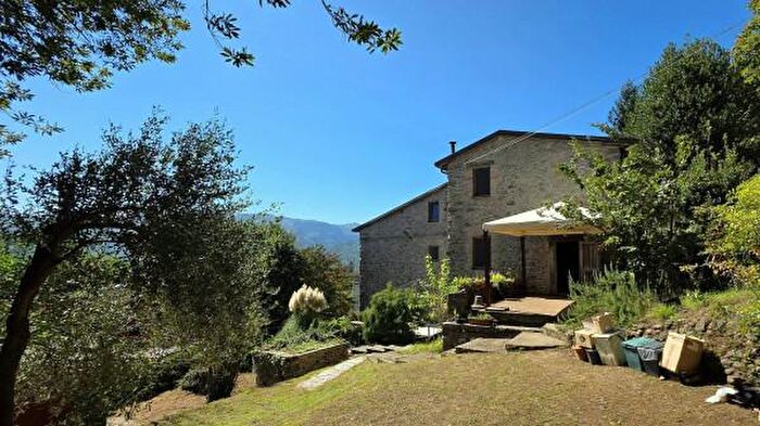 Casa con 6 locali in vendita in Via Giardino, Barga
