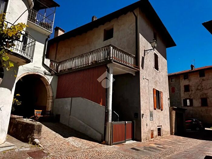 Appartamento bilocale in vendita in Via Cavedine, Dro