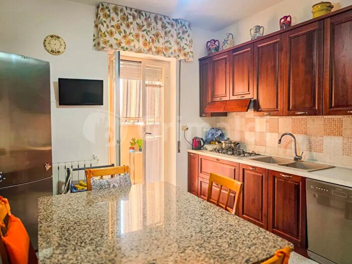Appartamento con 6 locali in vendita in Via Unione Sovietica, Siracusa