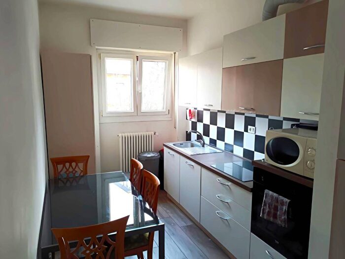 Appartamento trilocale in affitto in Via Giovanni Pascoli, Semicentro, Trento