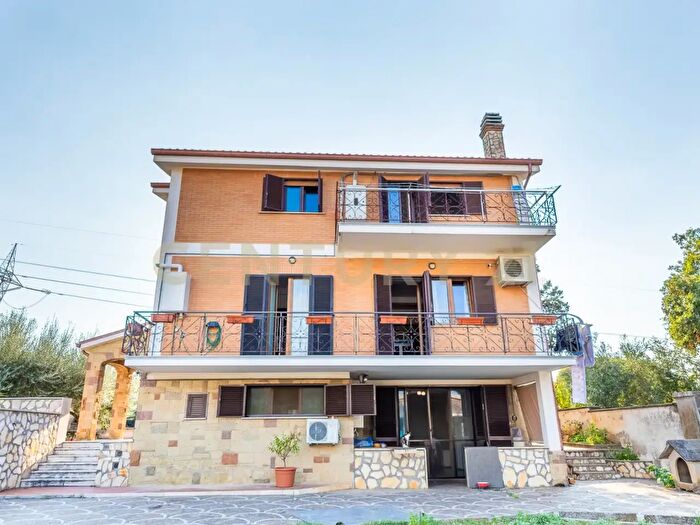 Casa con 9 locali in vendita in Via Beethoven, Zagarolo