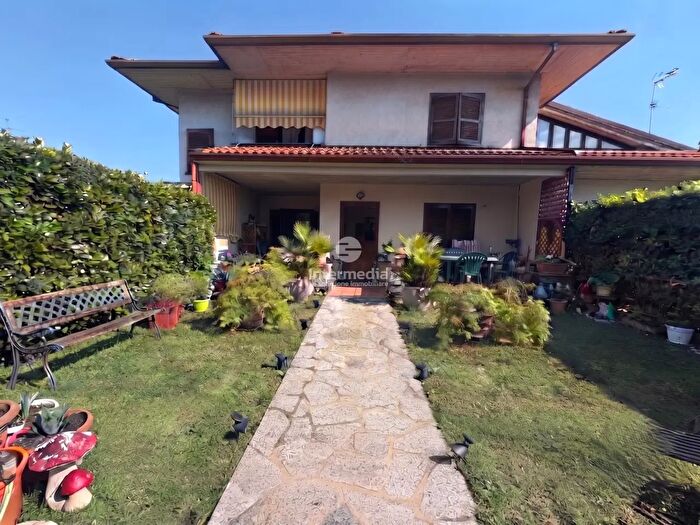 Appartamento con 6 locali in vendita in Via Dogane, Palazzolo Sull'Oglio
