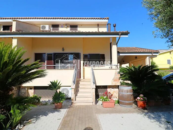 Casa con 5 locali in vendita in Via Sei Busi, Fiumicino