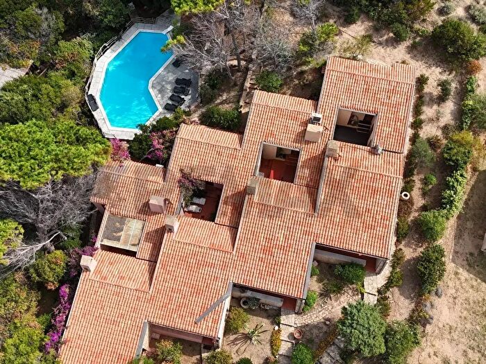 Casa con 9 locali in vendita in Trinità d'Agultu e Vignola