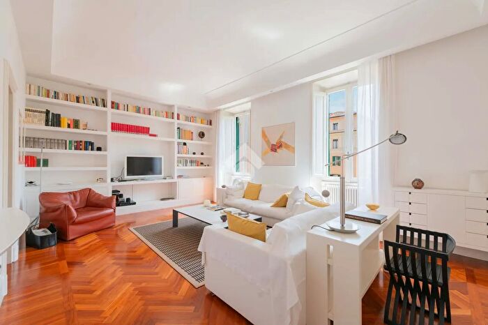 Appartamento con 5 locali in vendita in Via Reno, Roma