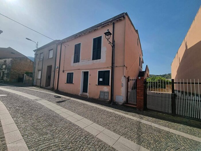 Casa con 6 locali in vendita in Via San Pietro, Nuxis