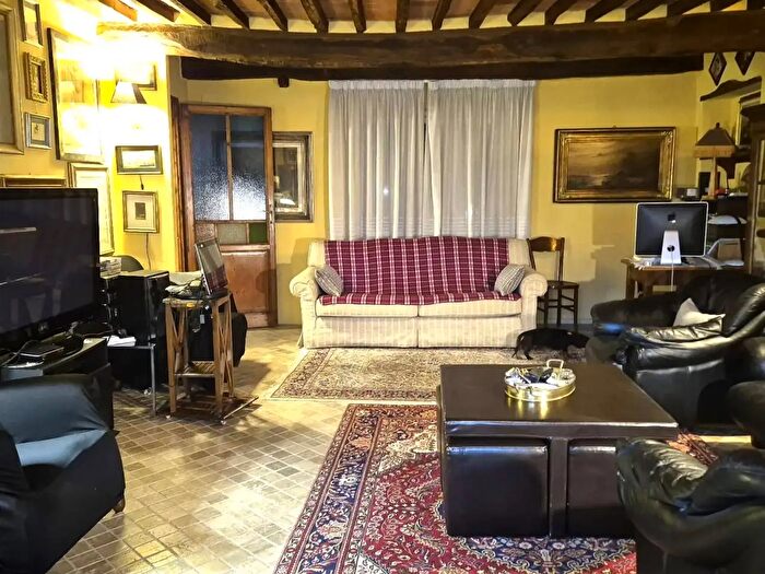 Appartamento quadrilocale in vendita in Piazza Maggio, Camaiore