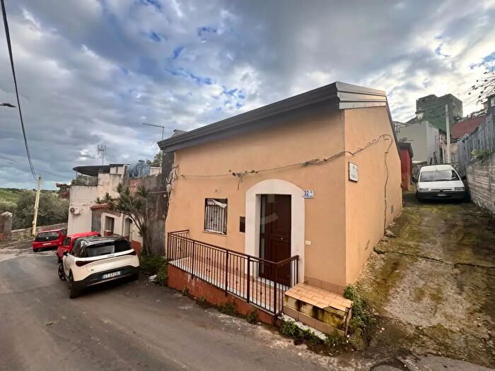 Casa bilocale in vendita in Via Vittorio Veneto, Motta Sant'Anastasia