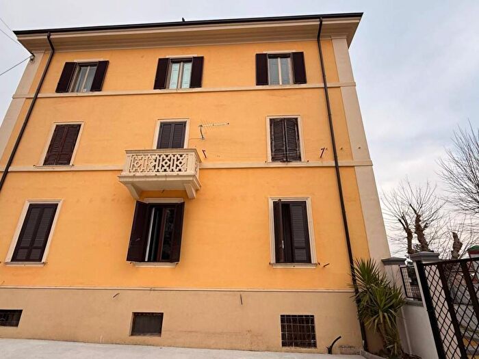 Appartamento con 6 locali in affitto in Viale della Repubblica, Acquedotto, Cosenza