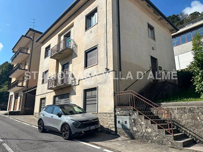 Appartamento con 5 locali in vendita in Via Carminati, Val Brembilla