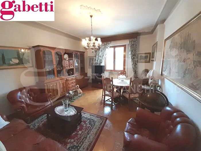 Appartamento con 5 locali in vendita in Colle Di Val DElsa