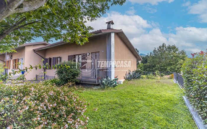 Casa quadrilocale in vendita in Via Giosuè Carducci, Villongo