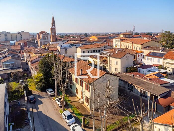 Casa con 8 locali in vendita in Oberdan, San Mauro Pascoli