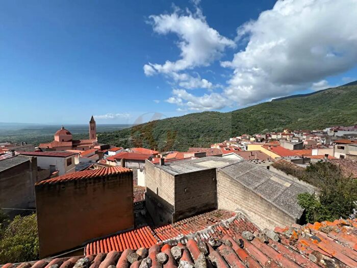 Casa con 11 locali in vendita in Via Victor Hugo Sn, Bolotana