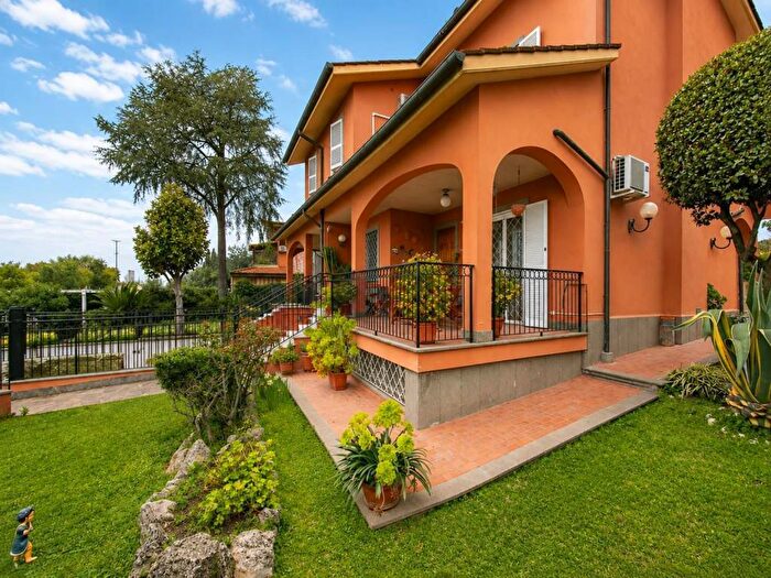 Casa con 6 locali in vendita in Via Anagnina, Morena, Roma