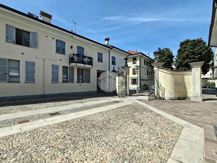 Appartamento trilocale in vendita in Via delle Carrozze, Sedriano