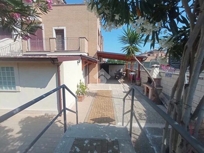 Appartamento trilocale in vendita in Via delle Nazioni Unite, Gallicano Nel Lazio