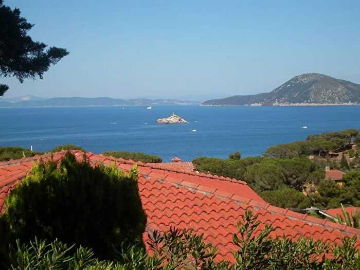 Casa con 6 locali in vendita in Le Ghiaie, Portoferraio