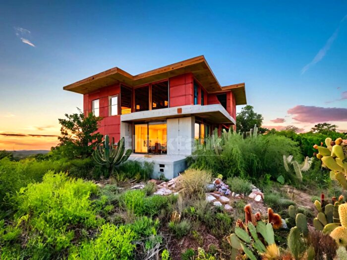 Casa con 10 locali in vendita in Via Mompilieri, Mascalucia