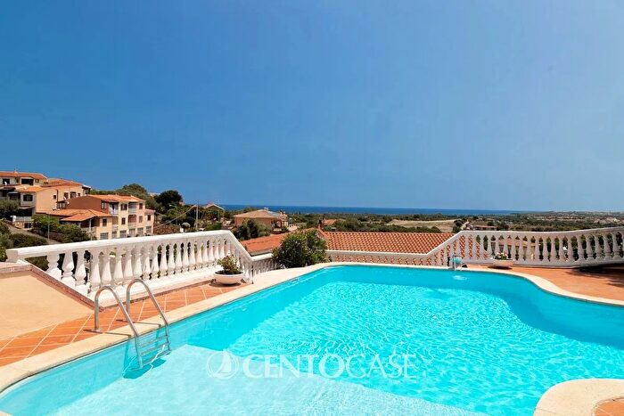 Casa con 16 locali in vendita in Budoni