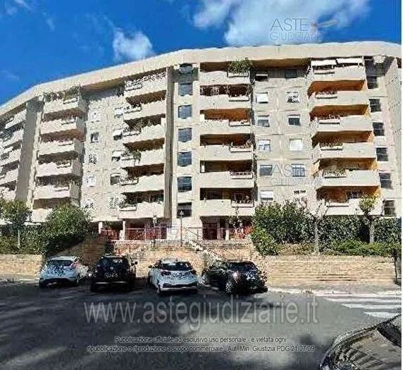 Appartamento quadrilocale in vendita in Viale Lina Cavalieri, Roma