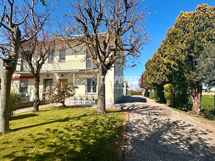 Appartamento con 5 locali in vendita in Via Provanone G, Crevalcore