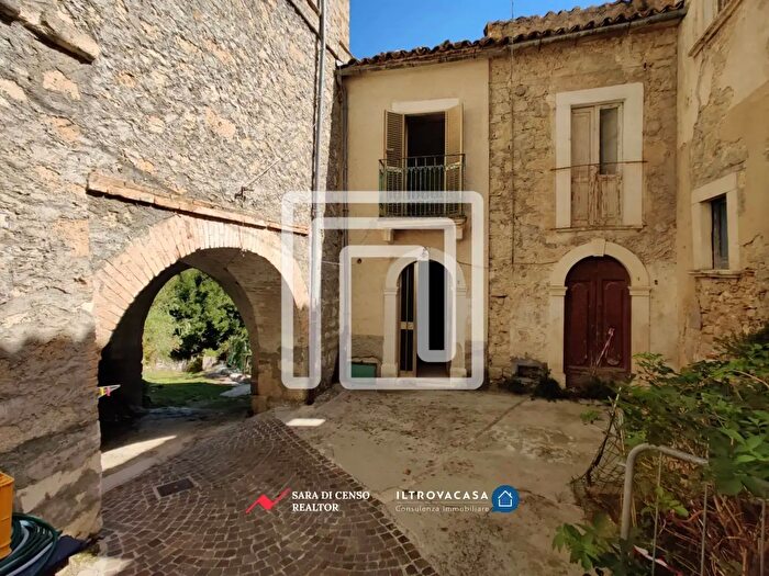 Casa trilocale in vendita in Via Piazzetta del Genio Musellaro, Bolognano