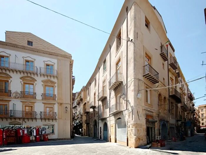 Appartamento trilocale in vendita in Via dei Frangiai, Palermo