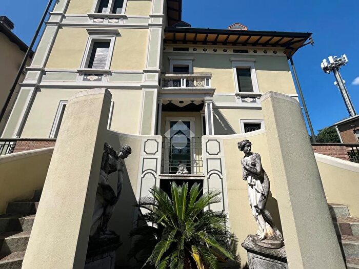 Casa con 8 locali in vendita in Viale Guglielmo Marconi, Verolanuova