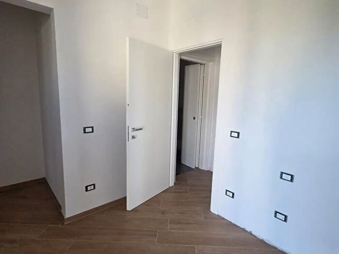 Appartamento trilocale in vendita in Via dei Menabuoi, Firenze