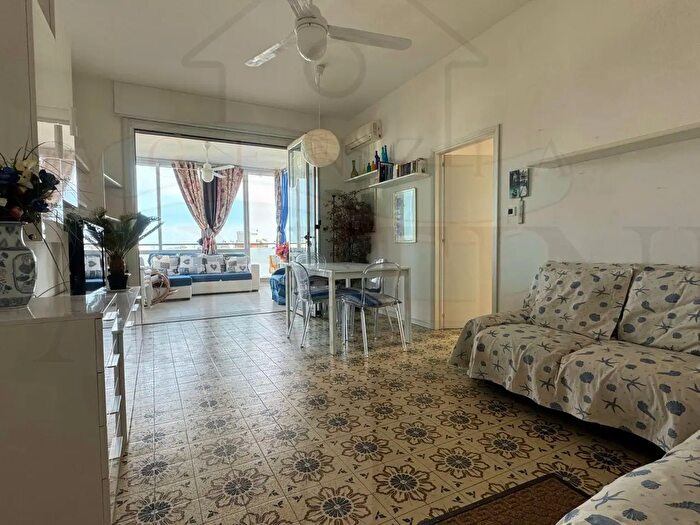 Appartamento con 5 locali in vendita in Via Emilia, Cervia