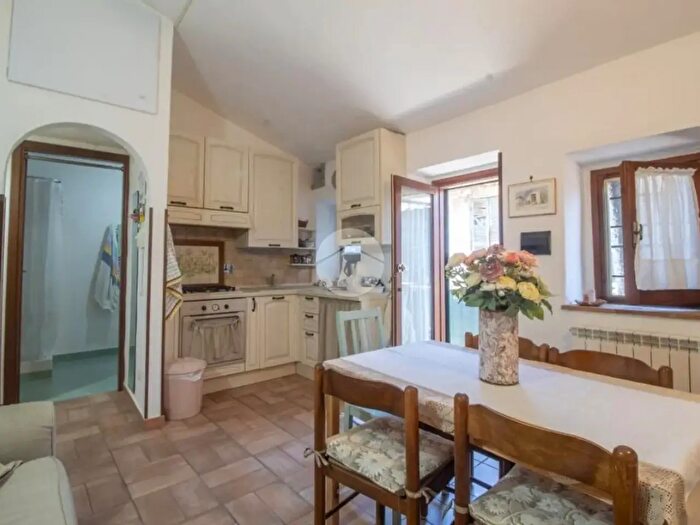 Appartamento trilocale in vendita in Via Savelli Troilo, Palombara Sabina