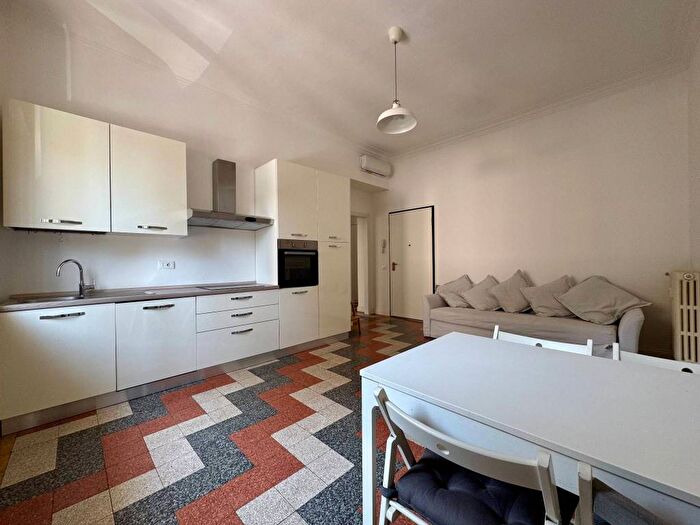 Appartamento trilocale in affitto in Via Filippo Sassetti, Isola, Milano