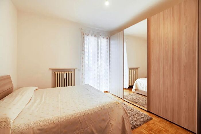 Casa quadrilocale in vendita in Via Boccolari, Medesano