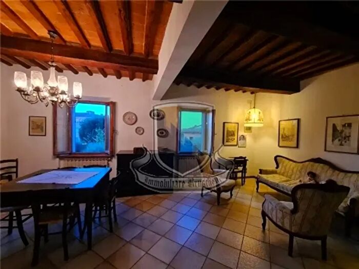 Appartamento con 6 locali in vendita in Sovicille