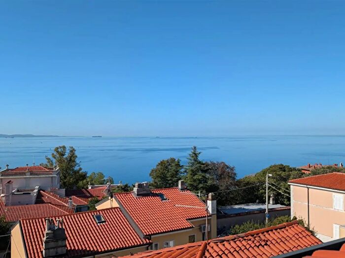 Casa con 10 locali in vendita in Trieste