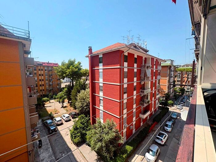 Appartamento trilocale in affitto in Viale Ernest Hemingway, Ponticelli, Napoli