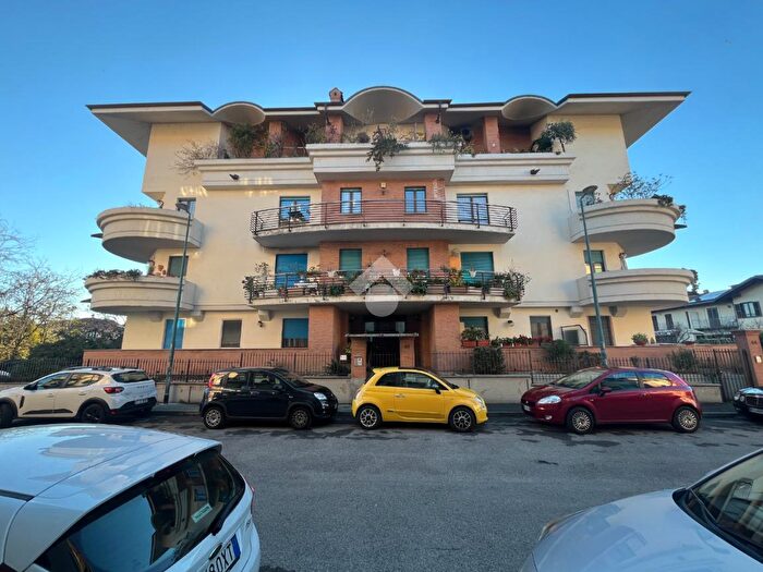 Appartamento con 7 locali in vendita in Via Montebello, Pinerolo