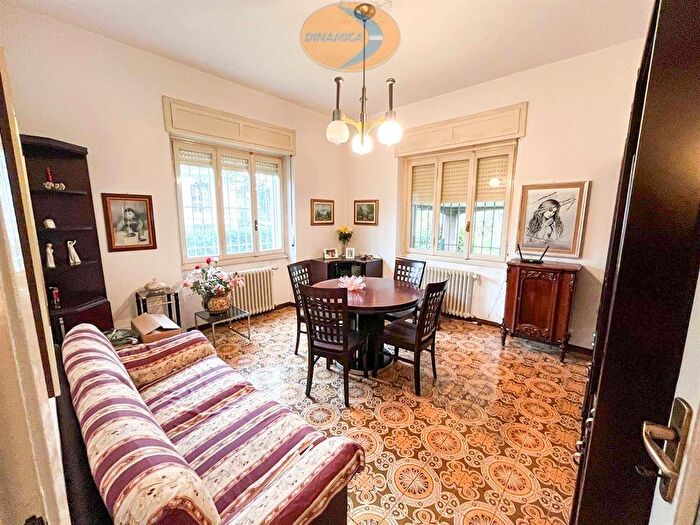 Appartamento trilocale in vendita in Via Cesare Beccaria, Besana In Brianza