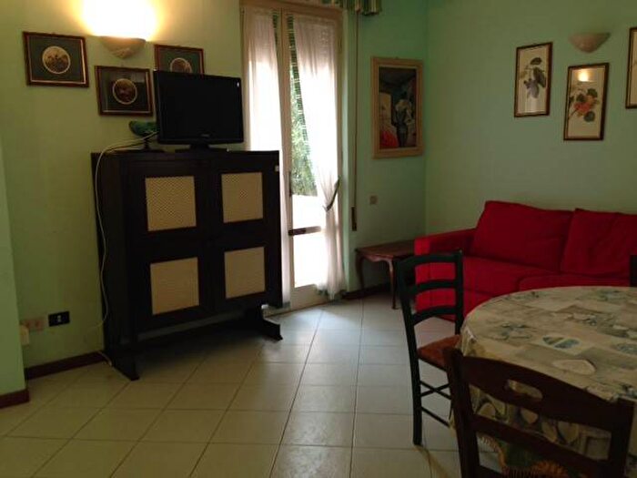 Appartamento trilocale in affitto in Via Ermenegildo Pistelli, Lido di Camaiore, Camaiore